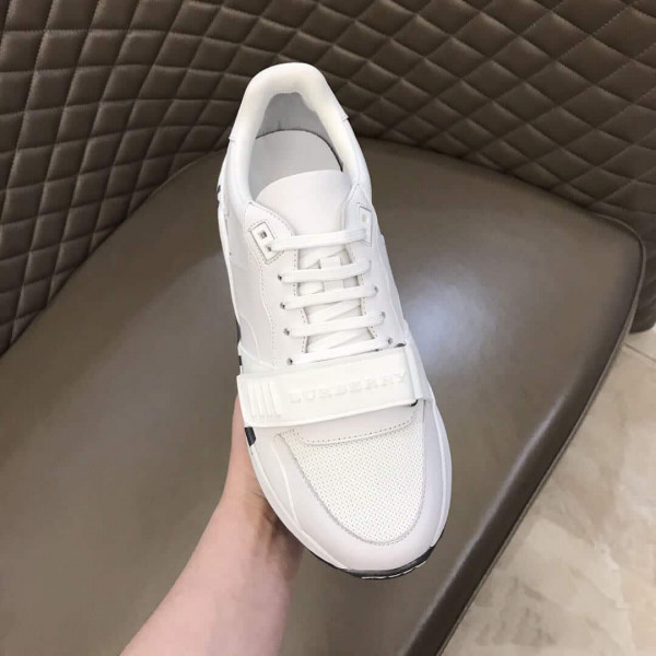 BURBERRY KINGDOM PRINT SNEAKERS IN WHITE - BBR56