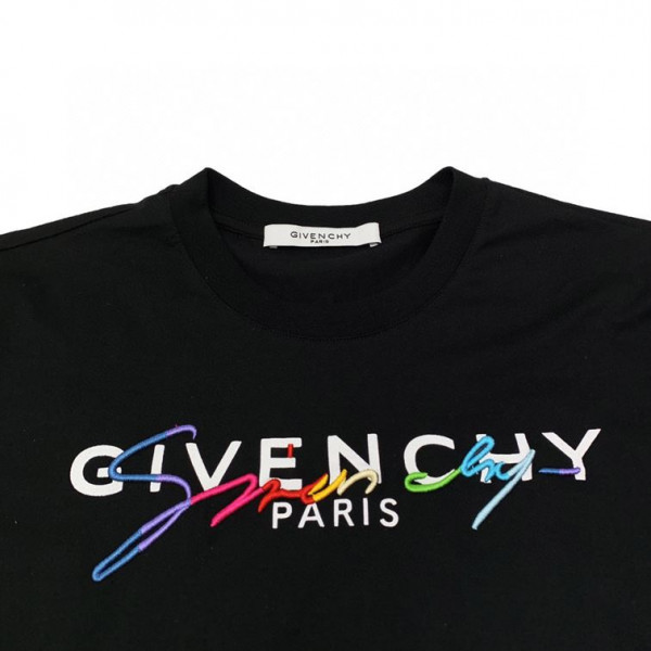 Givenchy T-Shirt - GVS12