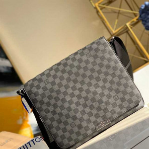 LOUIS VUITTON DISTRICT MM DAMIER GRAPHITE CANVAS N40350