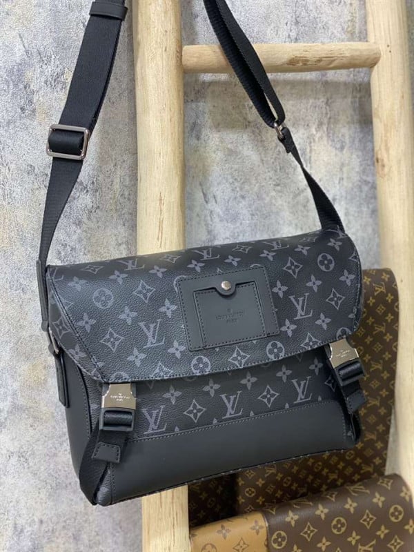 LOUIS VUITTON MESSENGER PM VOYAGER - WLM158