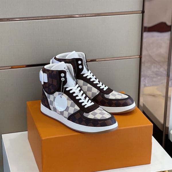 Louis Vuitton High Top Sneaker - Lsvt115