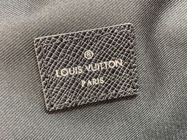 Louis Vuitton Avenue Sling Bag Black - WLM065
