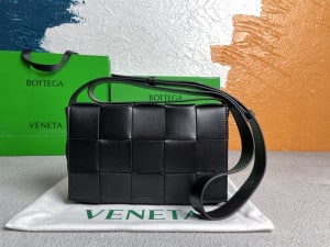 BOTTEGA VENETA WOMEN'S CASSETTE IN BLACK - WBV09