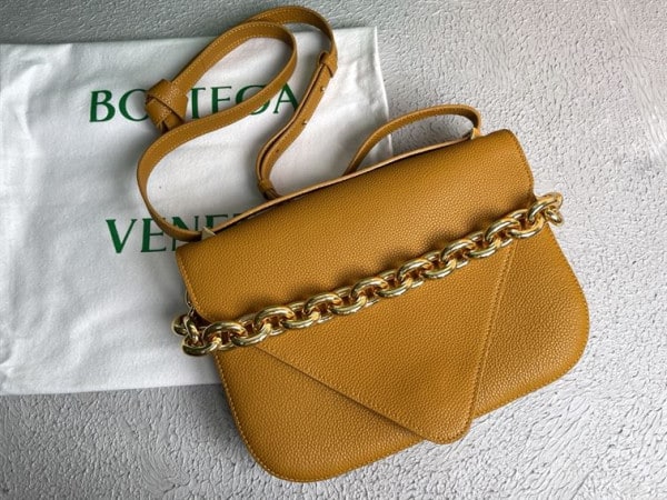 BOTTEGA VENETA WONMEN'S MOUNT IN COB - WBV15