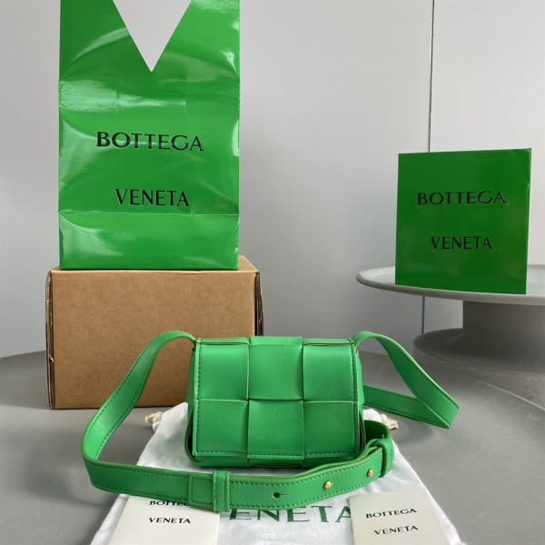 BOTTEGA VENETA WOMEN'S PADDED CASSETTE IN PARAKEET - WBV04