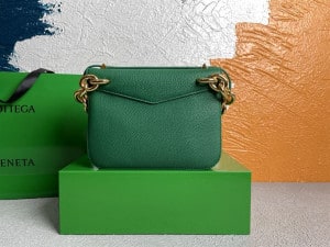 BOTTEGA VENETA WONMEN'S MOUNT IN JUNGLE - WBV17