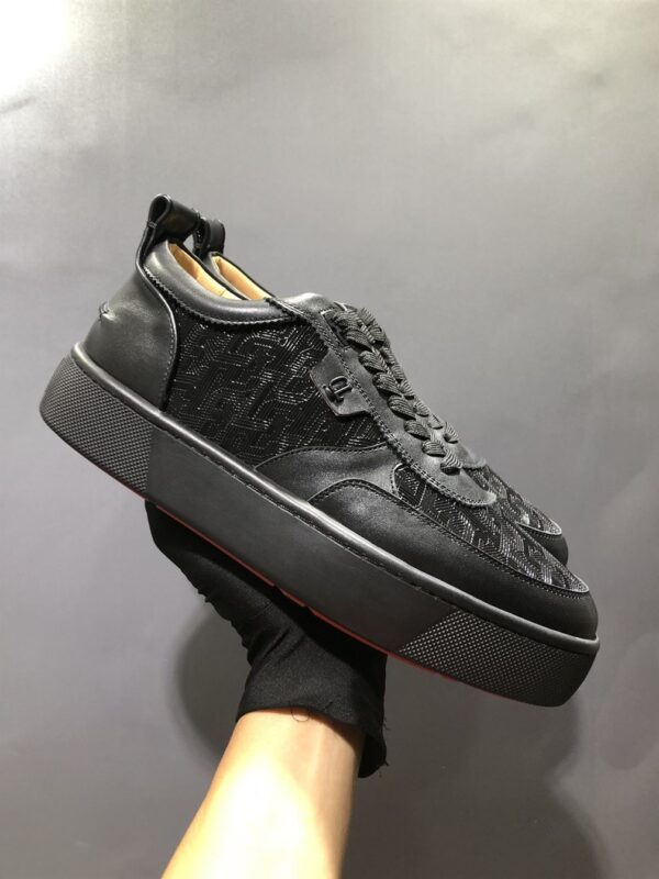 CHRISTIAN LOUBOUTIN LOW TOP SNEAKER - CL106