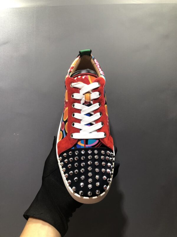 CHRISTIAN LOUBOUTIN LOW TOP SNEAKER - CL105