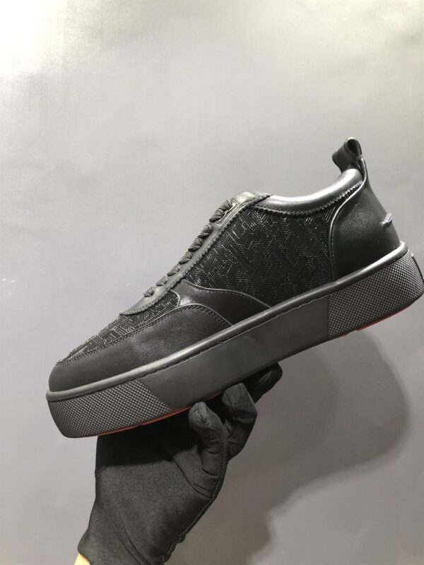 CHRISTIAN LOUBOUTIN LOW TOP SNEAKER - CL106