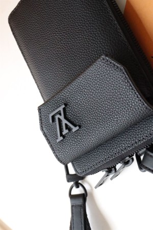 LOUIS VUITTON PHONE POUCH - WLM334