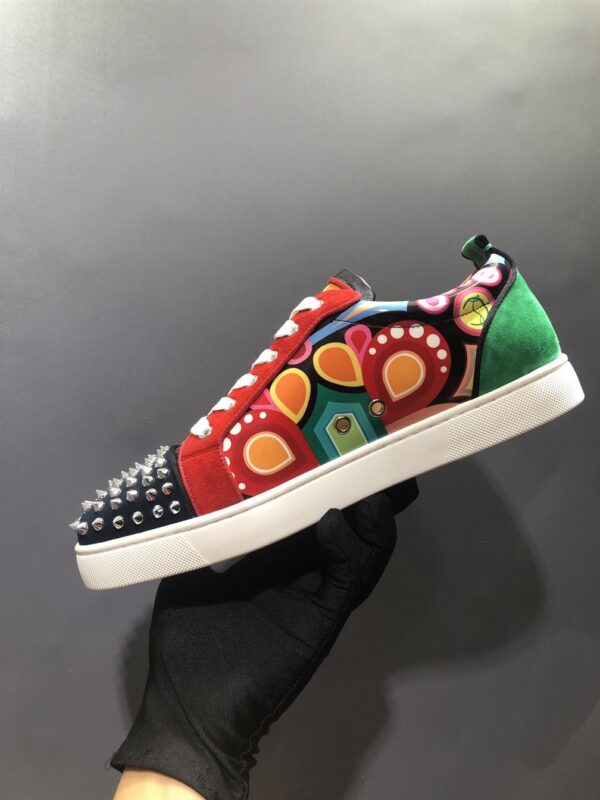 CHRISTIAN LOUBOUTIN LOW TOP SNEAKER - CL105