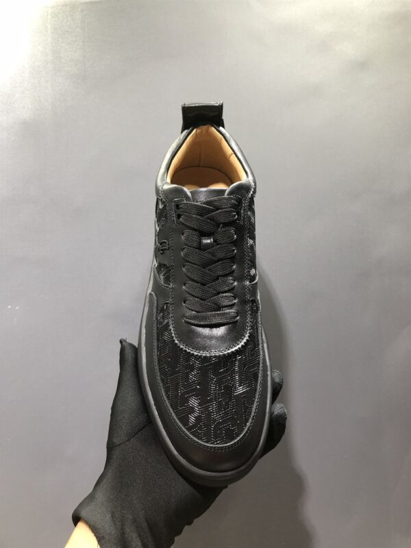 CHRISTIAN LOUBOUTIN LOW TOP SNEAKER - CL106