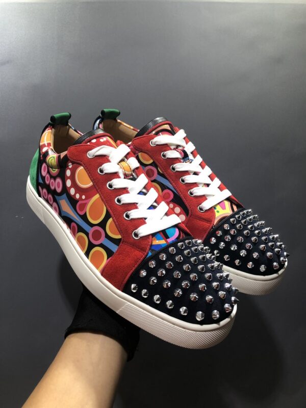 CHRISTIAN LOUBOUTIN LOW TOP SNEAKER - CL105