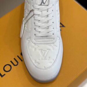 LOUIS VUITTON RIVOLI SNEAKER - LSVT142