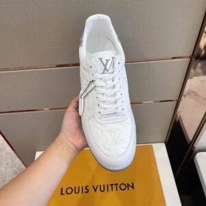 LOUIS VUITTON RIVOLI SNEAKER - LSVT142