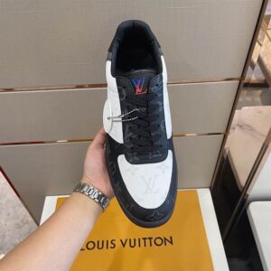 LOUIS VUITTON RIVOLI SNEAKER - LSVT141