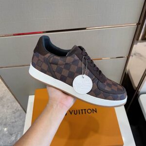 LOUIS VUITTON RIVOLI SNEAKER - LSVT135