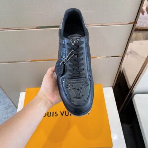 LOUIS VUITTON RIVOLI SNEAKER - LSVT139