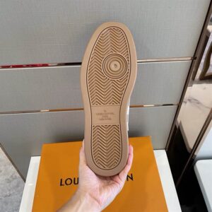 LOUIS VUITTON RIVOLI SNEAKER - LSVT136