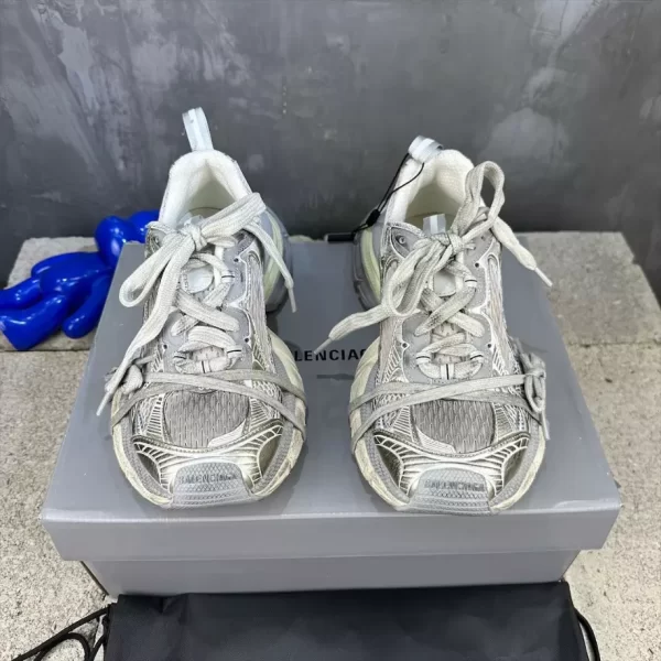 BALENCIAGA MEN'S 3XL SNEAKER IN OFF WHITE - BB124