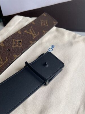 LOUIS VUITTON BELT - B042