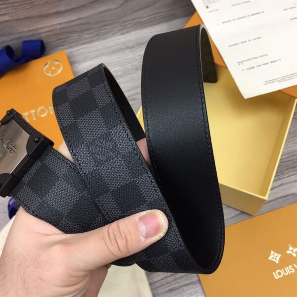 LOUIS VUITTON BELT - B070