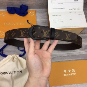 LOUIS VUITTON BELT - B075