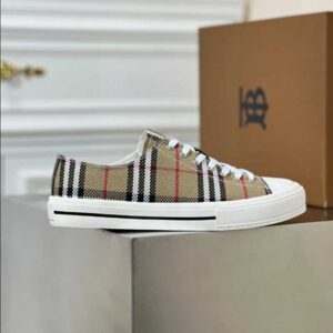 BURBERRY LOW-TOP SNEAKERS - BBR114