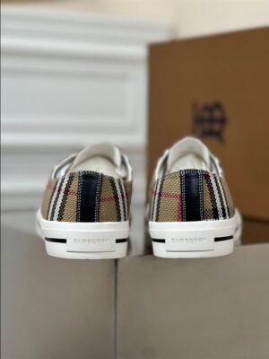 BURBERRY LOW-TOP SNEAKERS - BBR114