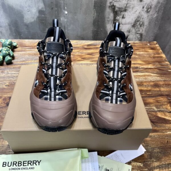 BURBERRY PANELLED LACE-UP SNEAKERS - BBR112