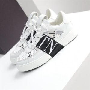 LOW-TOP CALFSKIN VL7N SNEAKER WITH BANDS - VLS030