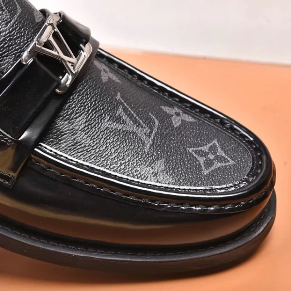 Louis Vuitton Loafers - LLV09