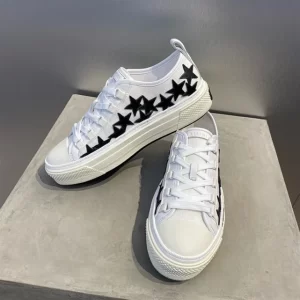 AMIRI STAR-PATCH LOW-TOP SNEAKERS - AM011