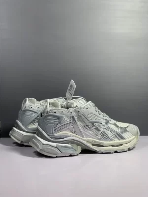 BALENCIAGA RUNNER SNEAKER IN OFF WHITE - BB141