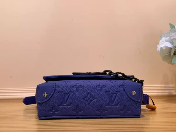 LOUIS VUITTON STEAMER WEARABLE WALLET - WLM581