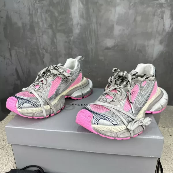 BALENCIAGA WOMEN'S 3XL SNEAKER - BB155