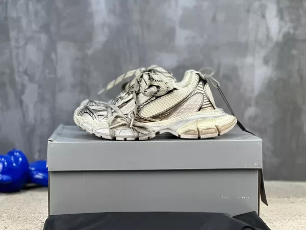 BALENCIAGA WOMEN'S 3XL SNEAKER - BB157