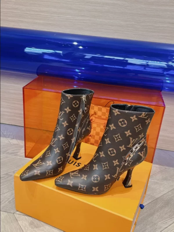 LOUIS VUITTON BOOT - WLS011