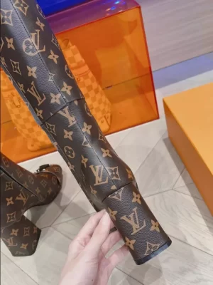 LOUIS VUITTON BOOT - WLS023