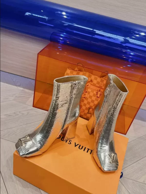 LOUIS VUITTON SHAKE ANKLE BOOT - WLS016