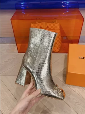 LOUIS VUITTON SHAKE ANKLE BOOT - WLS016