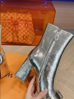 LOUIS VUITTON SHAKE ANKLE BOOT - WLS018