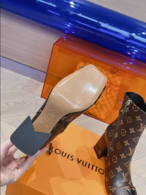 LOUIS VUITTON SHAKE ANKLE BOOT - WLS021