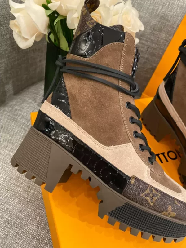 LV LAUREATE PLATFORM DESERT BOOT - WLS028