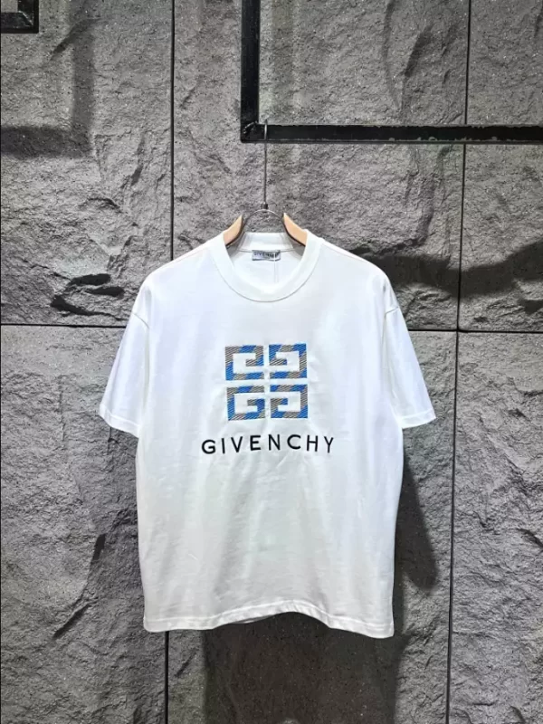 Givenchy T-shirt - GVS41