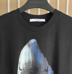 Givenchy T-shirt - GVS44