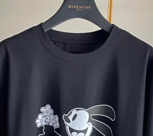 Givenchy T-shirt - GVS73