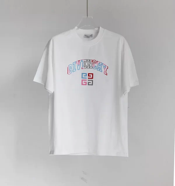 Givenchy T-shirt - GVS75