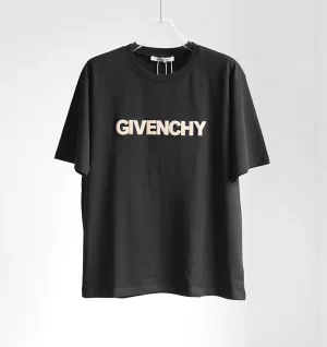 Givenchy T-shirt - GVS77