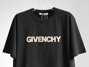 Givenchy T-shirt - GVS77